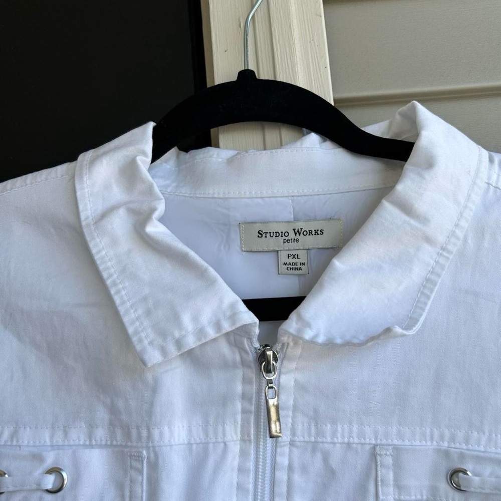 White jacket - Picture 3 of 8